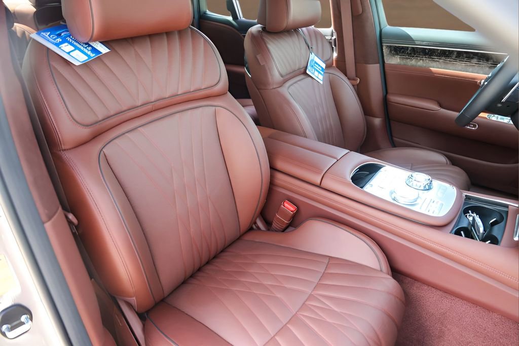 Used 2025 Genesis G90 3.5T image 32