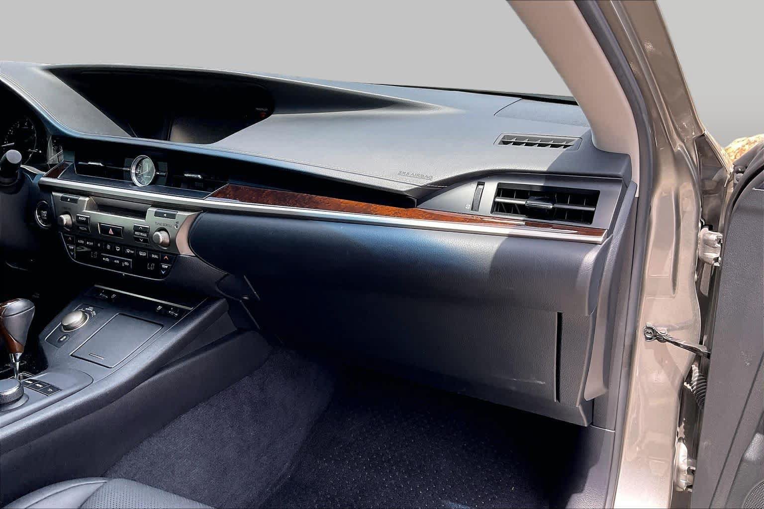 Used 2015 Lexus ES 350 w/ Premium Package FWD image 16