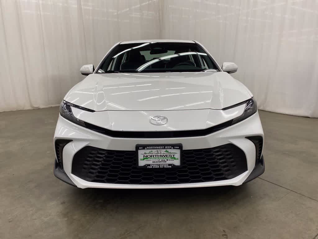 Used 2025 Toyota Camry SE FWD image 3