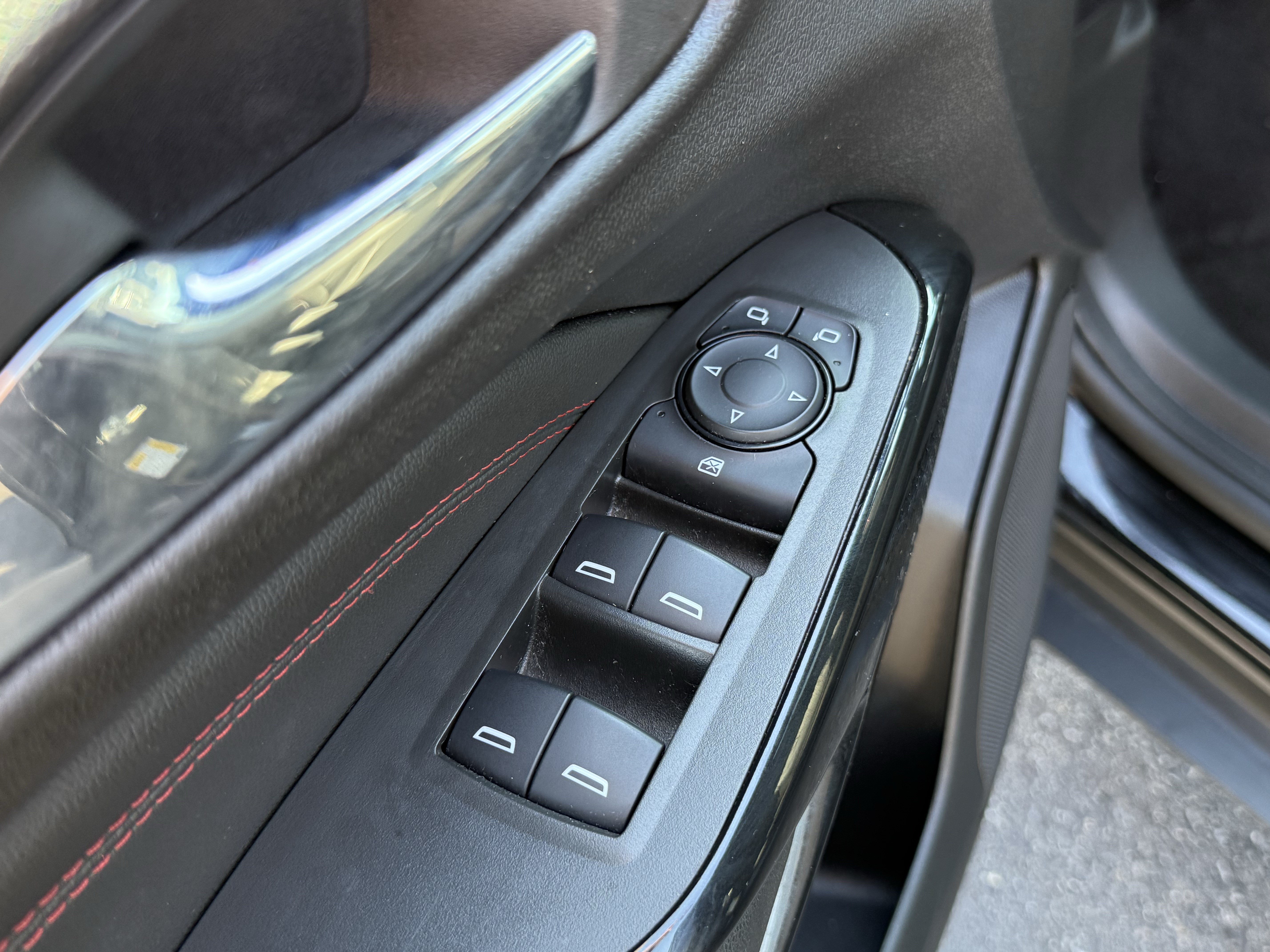 Used 2024 Chevrolet Trax RS FWD image 15