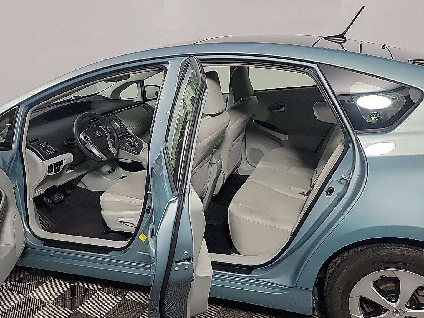 Used 2013 Toyota Prius Three image 16