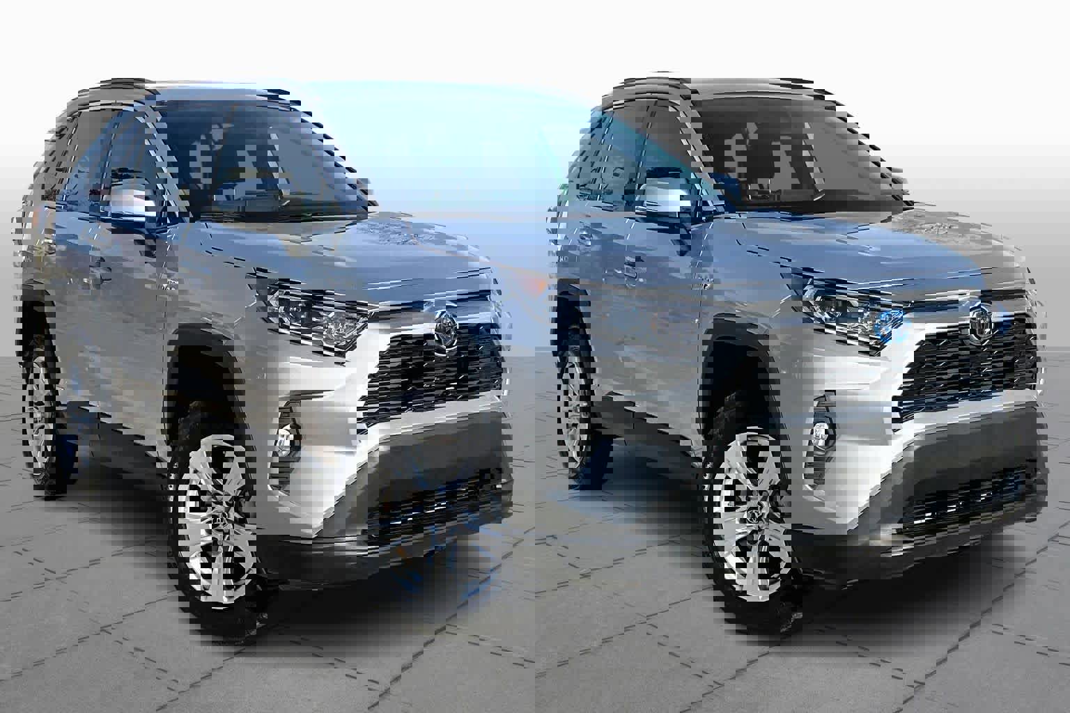 Used 2020 Toyota RAV4 XLE image 3