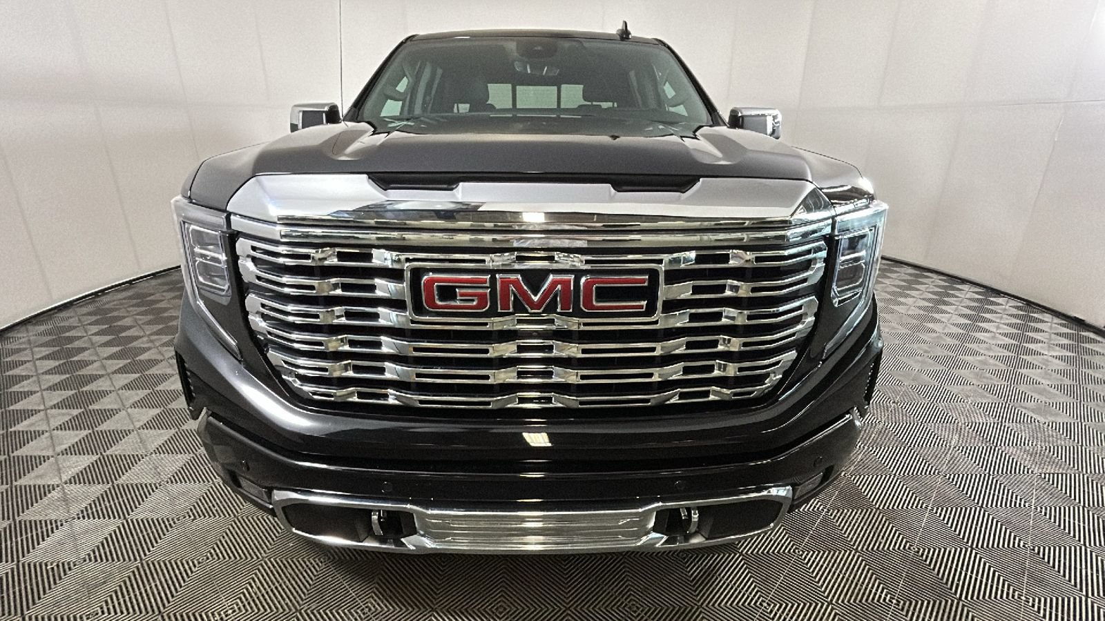 Used 2024 GMC Sierra 1500 Denali w/ Denali Reserve Package AWD/4WD image 9