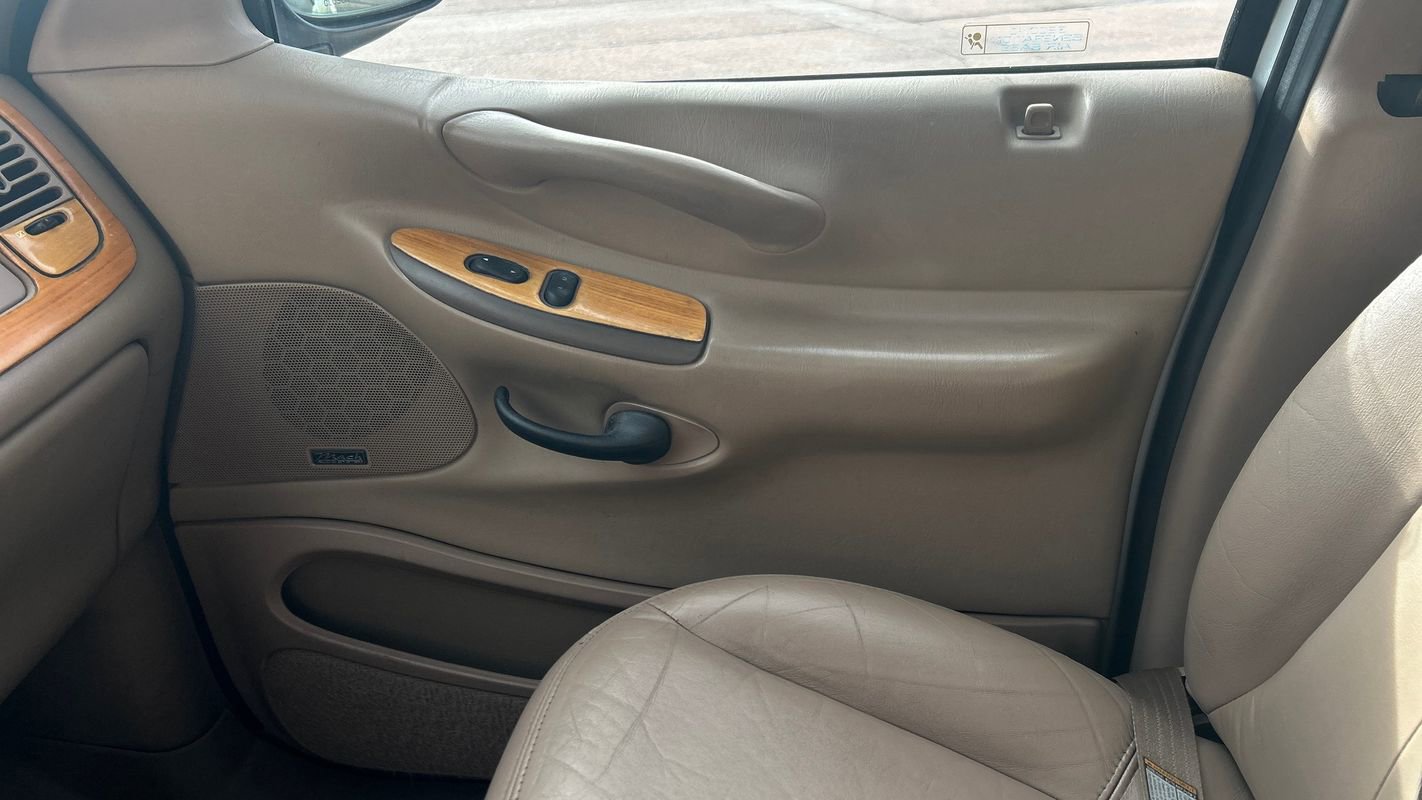 Used 1998 Ford Expedition Eddie Bauer AWD/4WD image 24