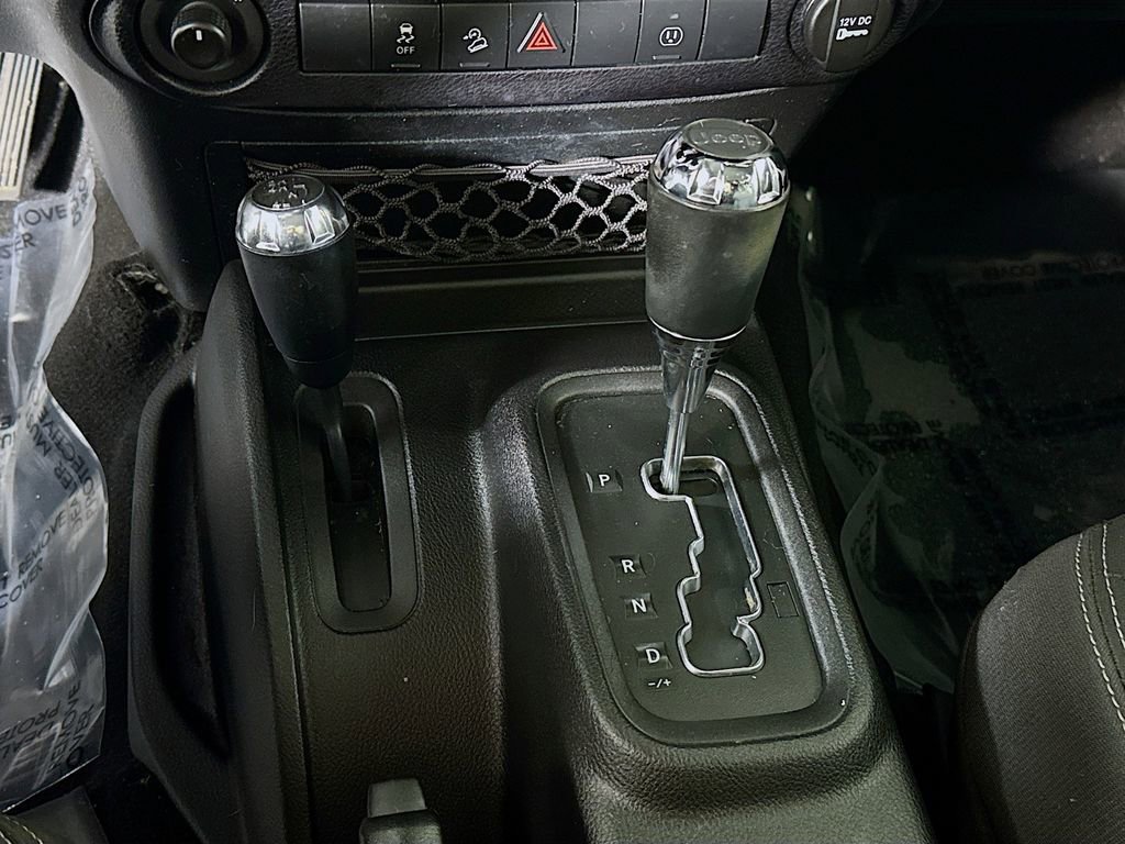 Used 2016 Jeep Wrangler Unlimited Sahara image 7