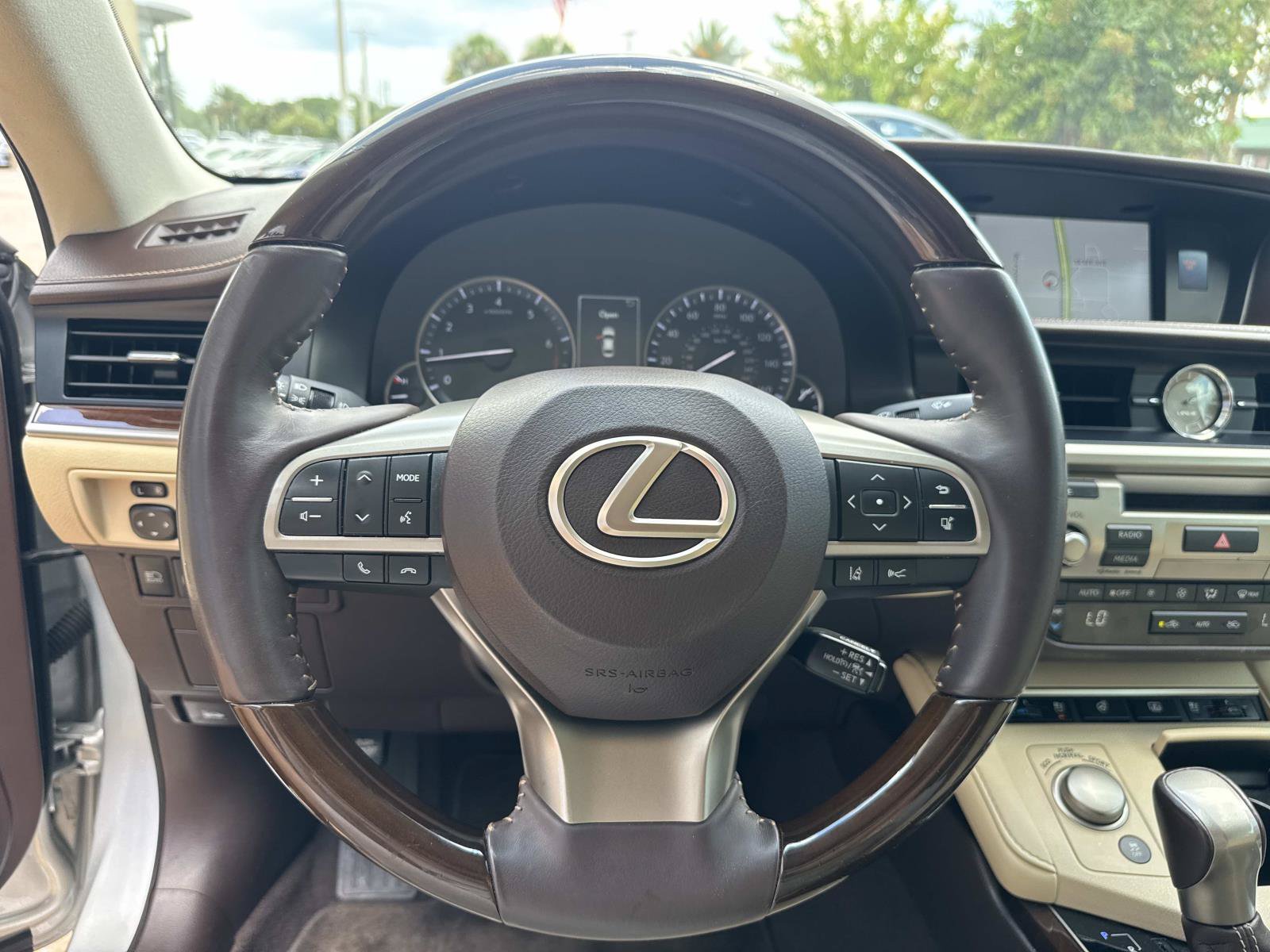 Used 2017 Lexus ES 350 w/ Luxury Package FWD image 27