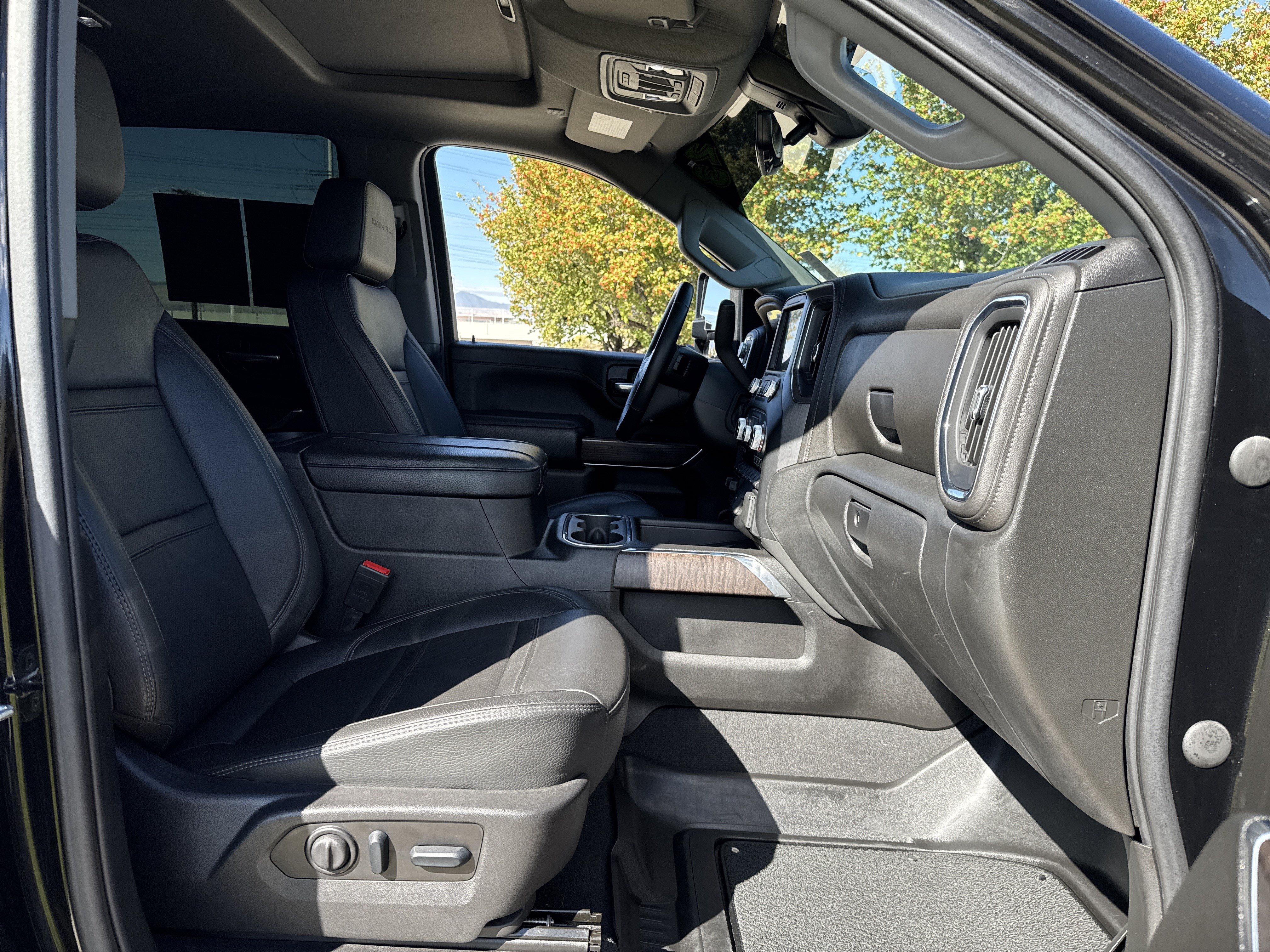 Used 2023 GMC Sierra 3500 Denali w/ Denali Black Diamond Edition AWD/4WD image 21