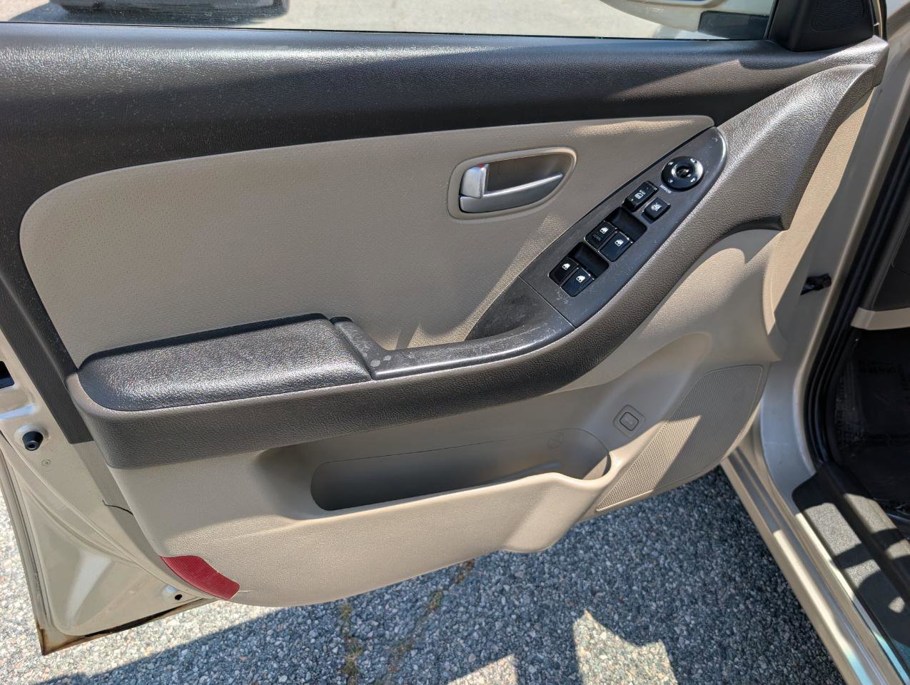 Used 2009 Hyundai Elantra GLS FWD image 12