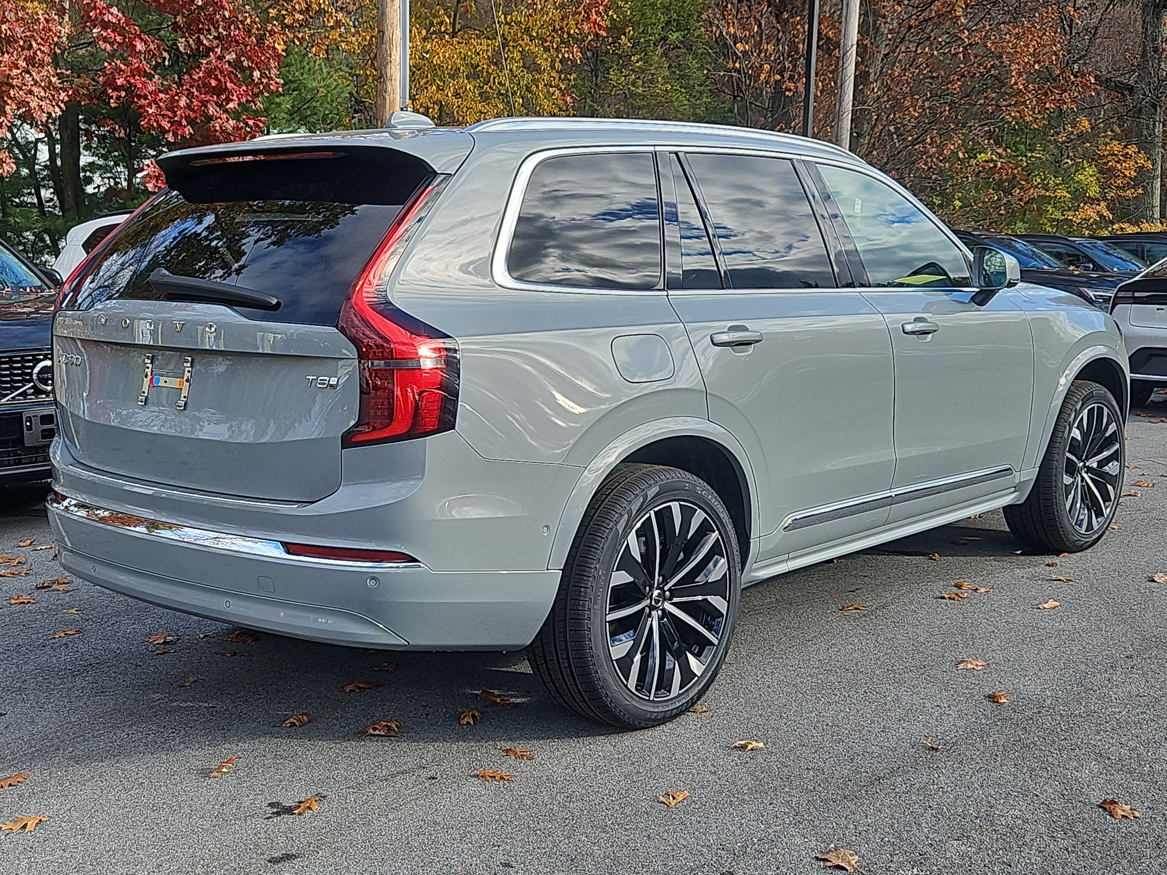 New 2026 Volvo XC90 T8 Plus image 2