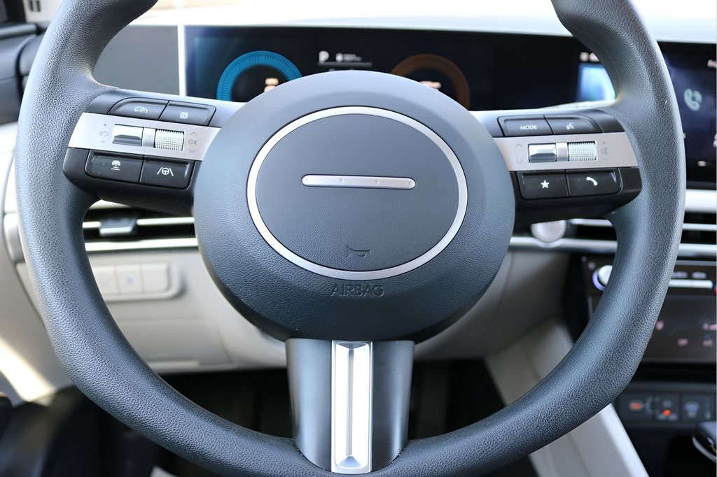 Used 2025 Hyundai Tucson SEL FWD image 19