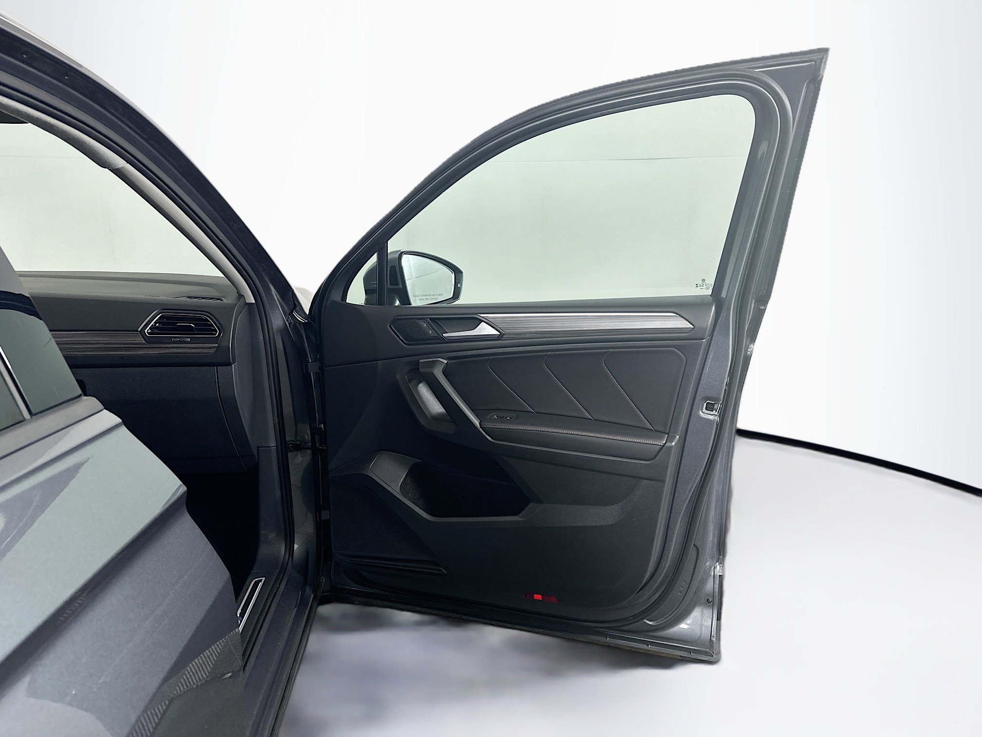 Used 2024 Volkswagen Tiguan Wolfsburg Edition image 32