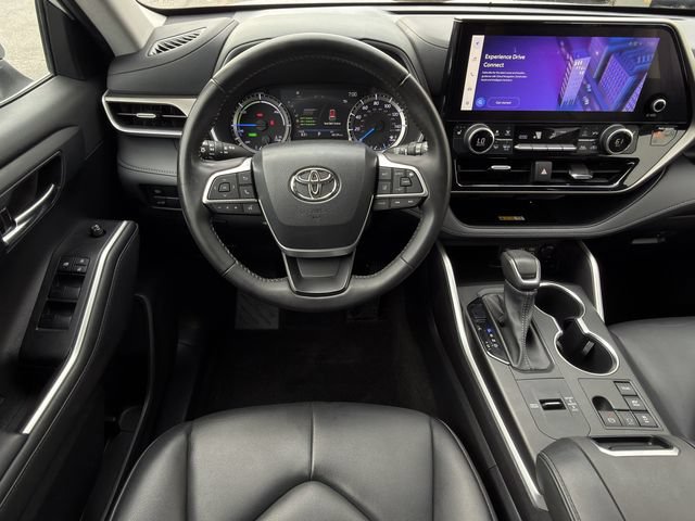 Used 2023 Toyota Highlander XLE AWD/4WD image 12