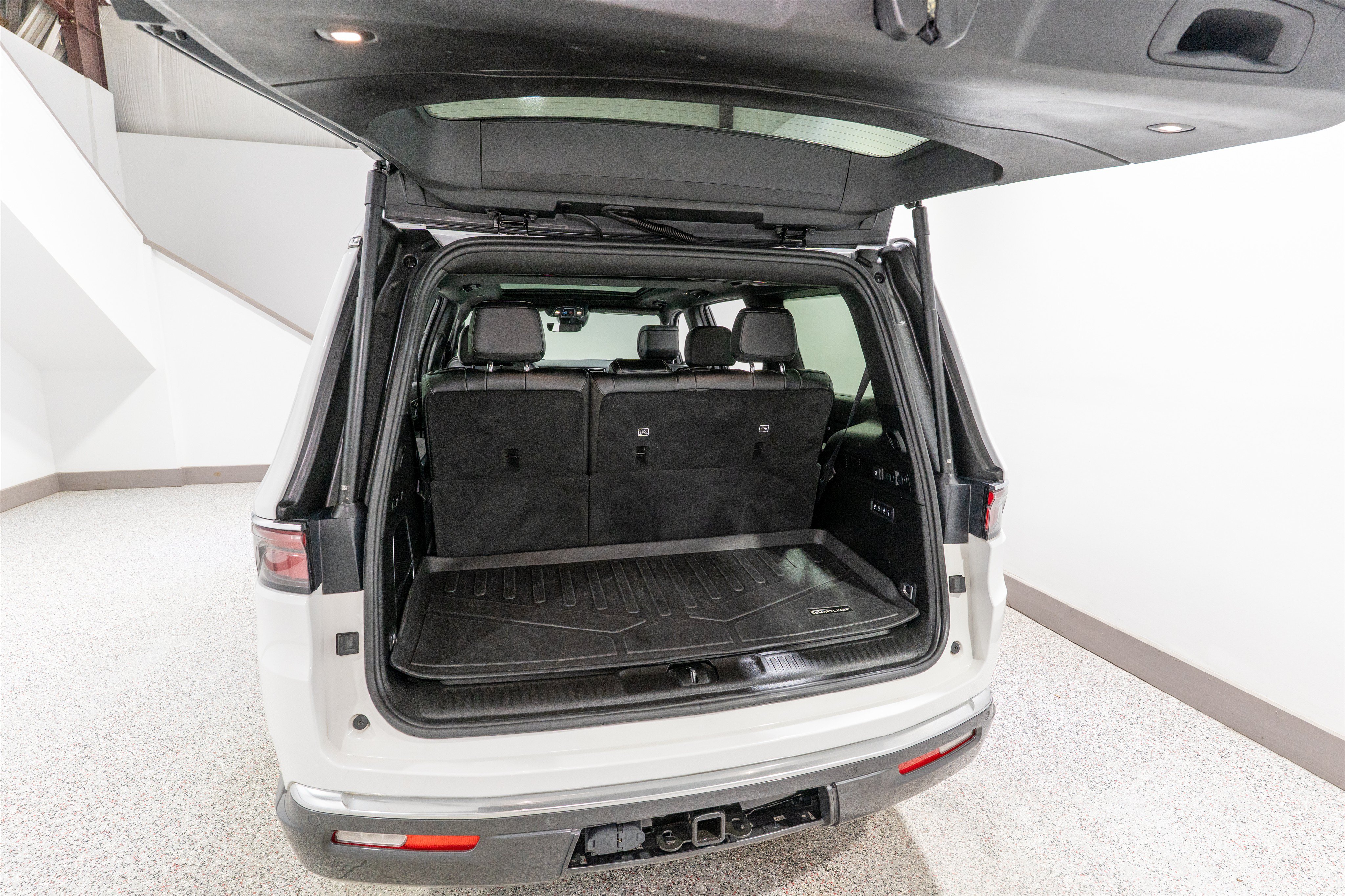 Used 2022 Jeep Wagoneer Series II w/ Premium Group I AWD/4WD image 36