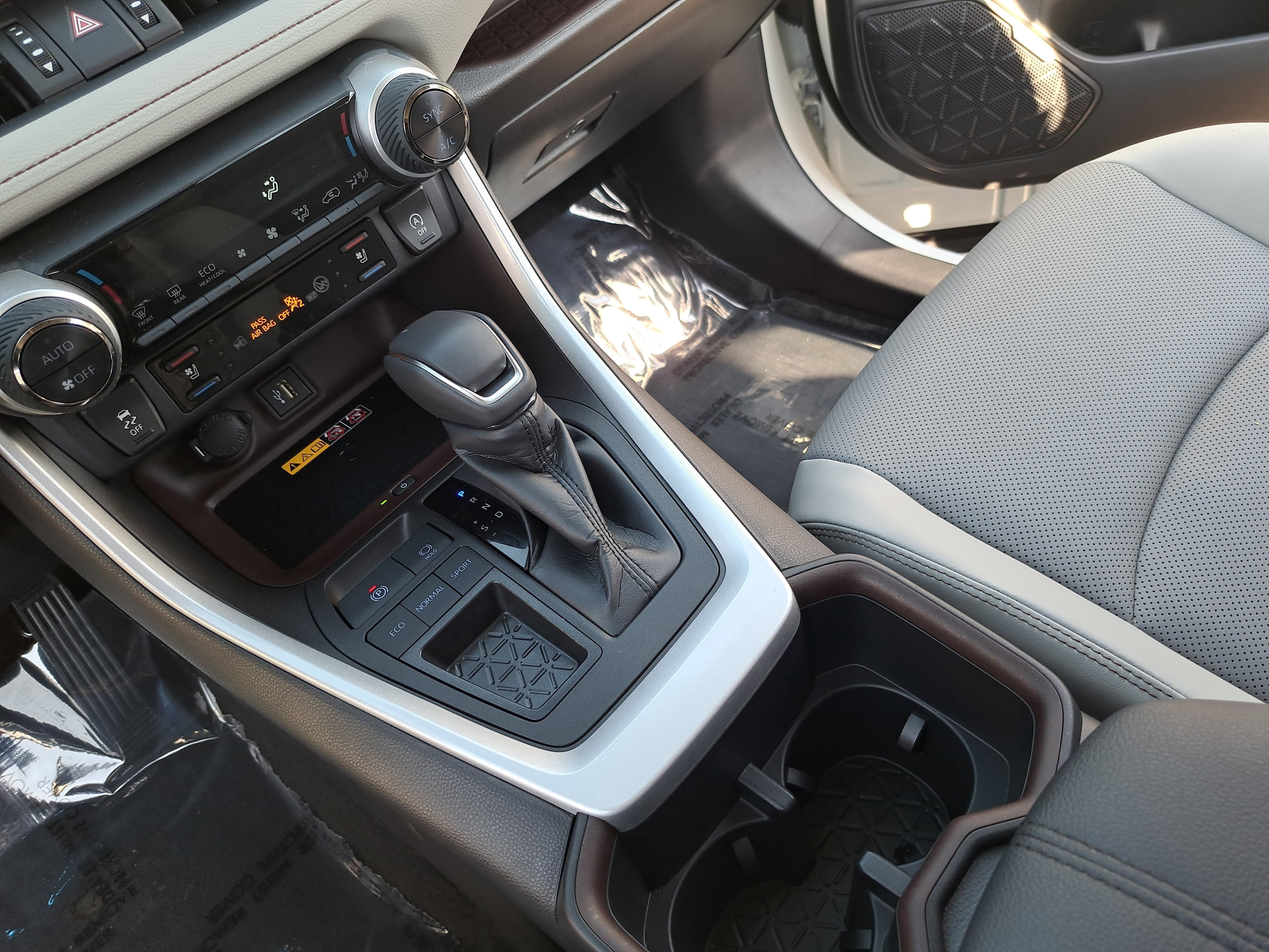 Used 2024 Toyota RAV4 Limited w/ Advanced Technology Package image 25