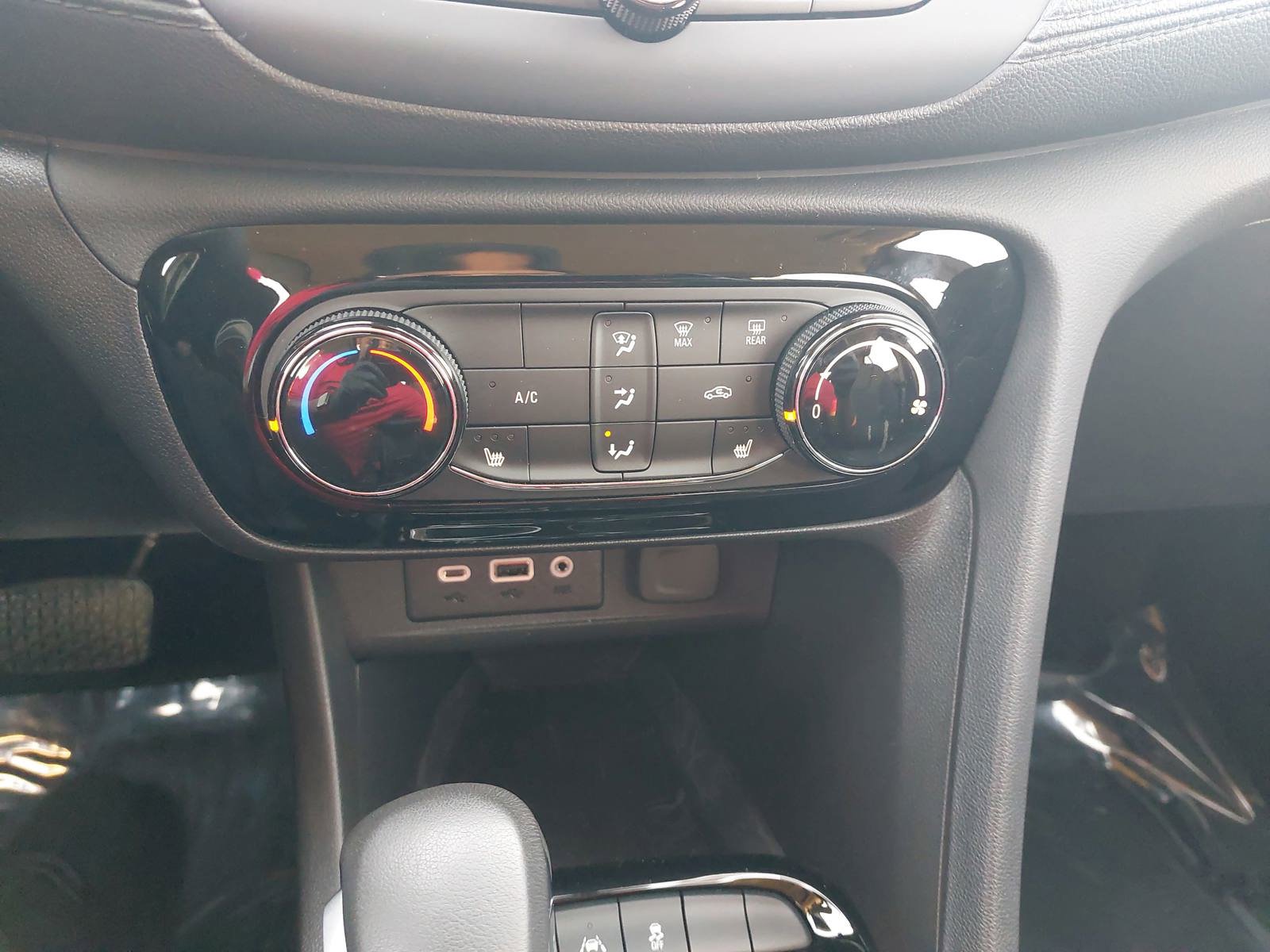 Used 2023 Buick Encore GX Preferred w/ Cold Weather Comfort Package FWD image 23