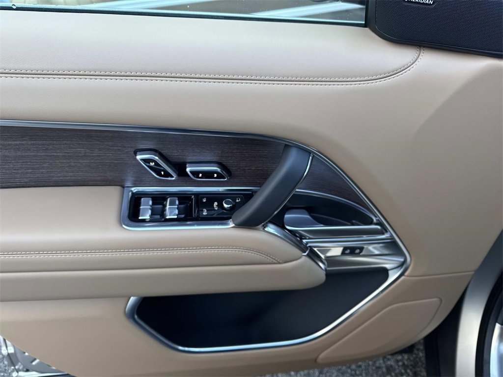 New 2026 Land Rover Range Rover Long Wheelbase SE image 19