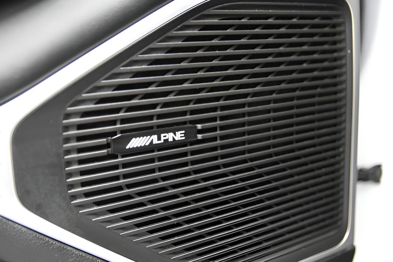 Used 2023 Jeep Wagoneer L Series II RWD image 19
