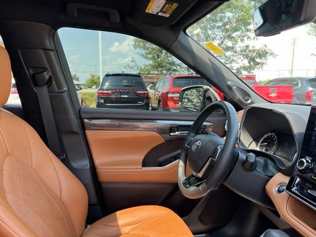 Used 2022 Toyota Highlander Platinum AWD/4WD image 38