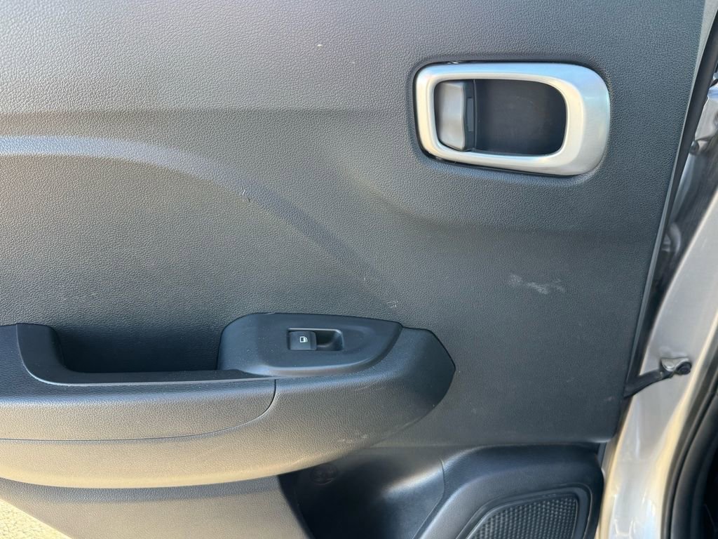 Used 2024 Hyundai Venue SE image 16