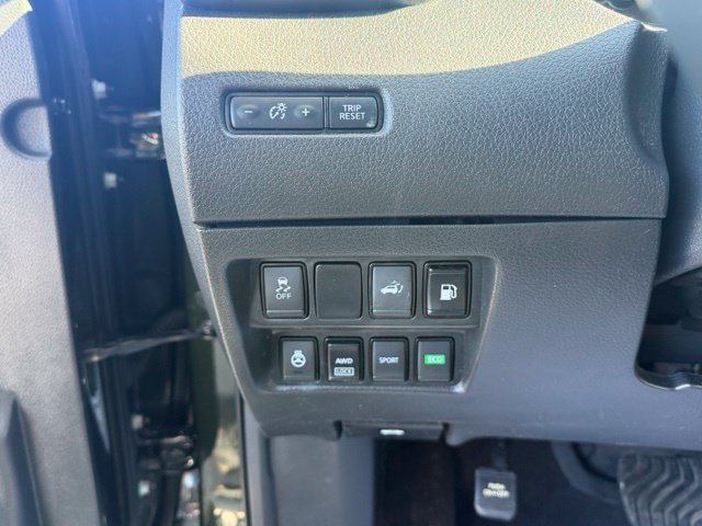 Used 2018 Nissan Rogue SV w/ Premium Package AWD/4WD image 13