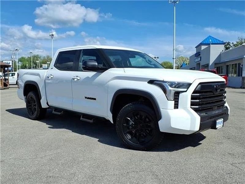Used 2024 Toyota Tundra SR5 w/ SR5 Premium Package AWD/4WD image 37