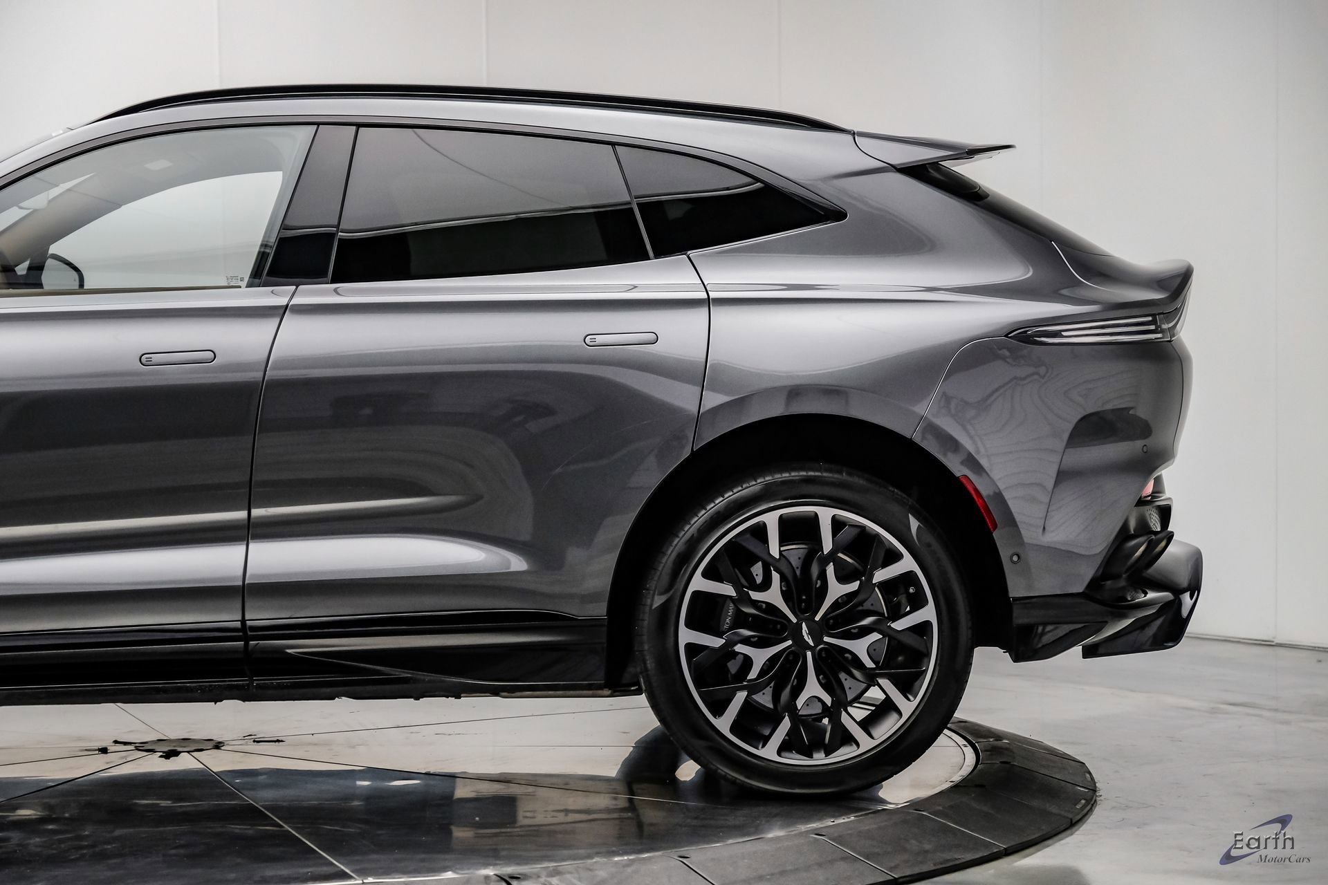 Used 2023 Aston Martin DBX 707 image 9