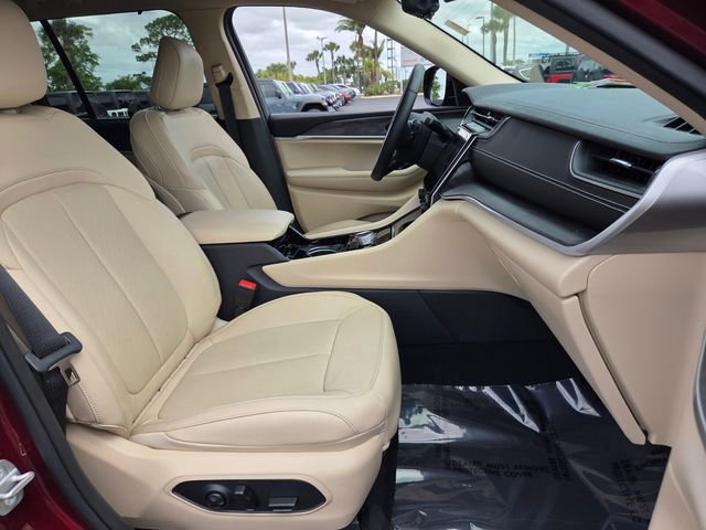 Certified 2022 Jeep Grand Cherokee Limited w/ Luxury Tech Group II image 17