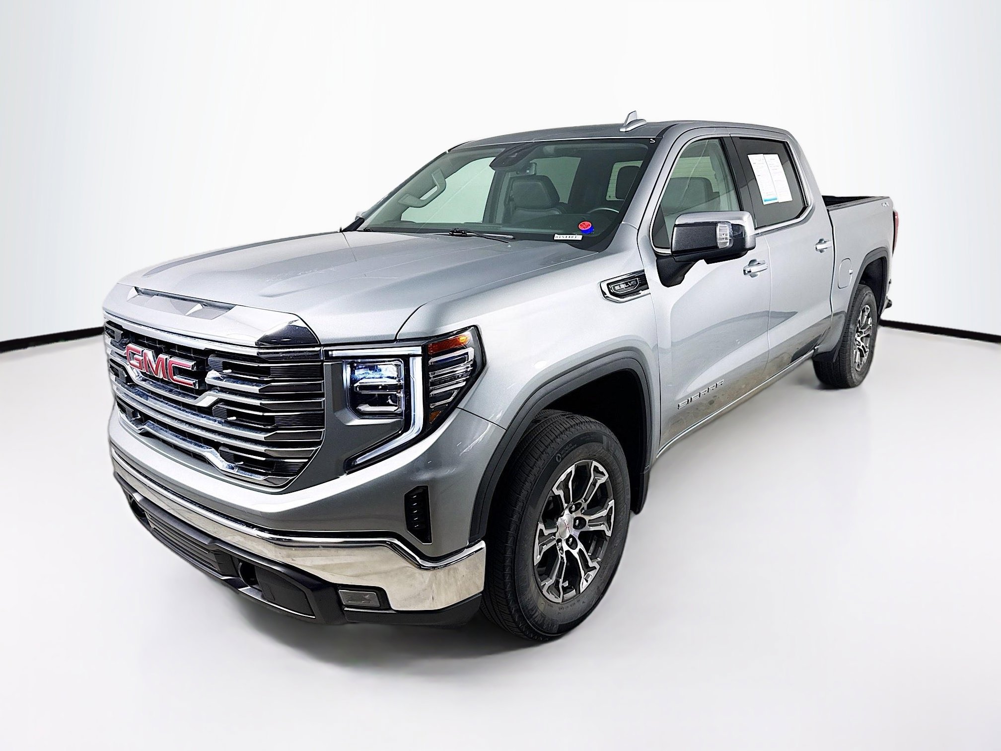 Used 2025 GMC Sierra 1500 SLT image 4