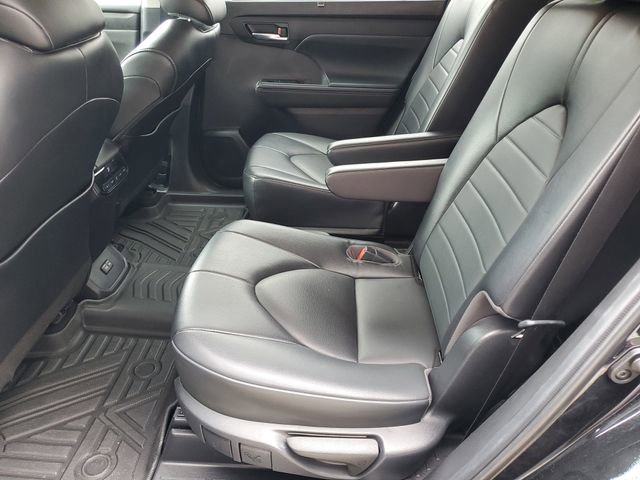 Used 2022 Toyota Highlander XLE FWD image 31