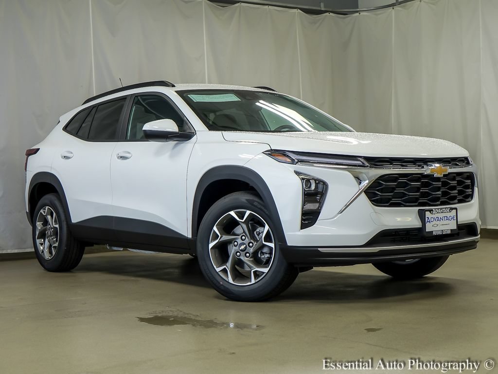 New 2026 Chevrolet Trax LT w/ LT Convenience Package FWD image 2