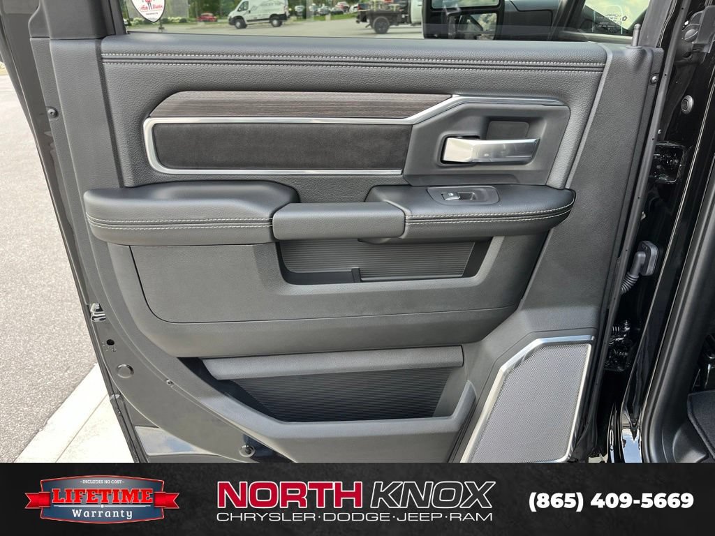 New 2026 RAM 2500 Laramie AWD/4WD image 14