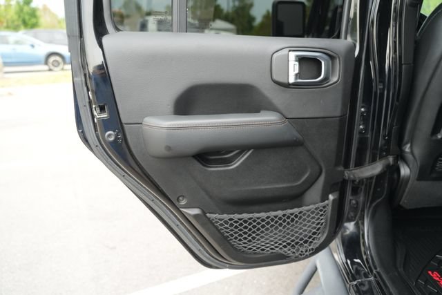 Used 2022 Jeep Wrangler Unlimited Rubicon w/ Xtreme Recon 35" Tire Package AWD/4WD image 17