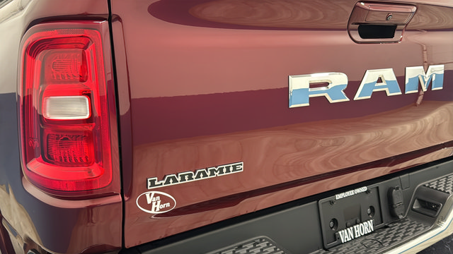 Used 2025 RAM 1500 Laramie AWD/4WD image 43