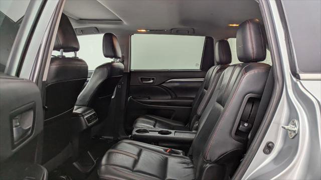 Used 2019 Toyota Highlander SE image 16