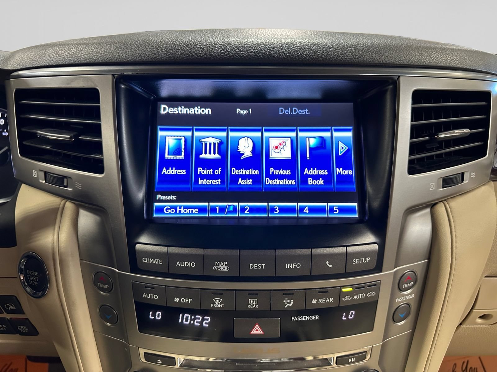 Used 2013 Lexus LX 570 4WD w/ Luxury Pkg image 29