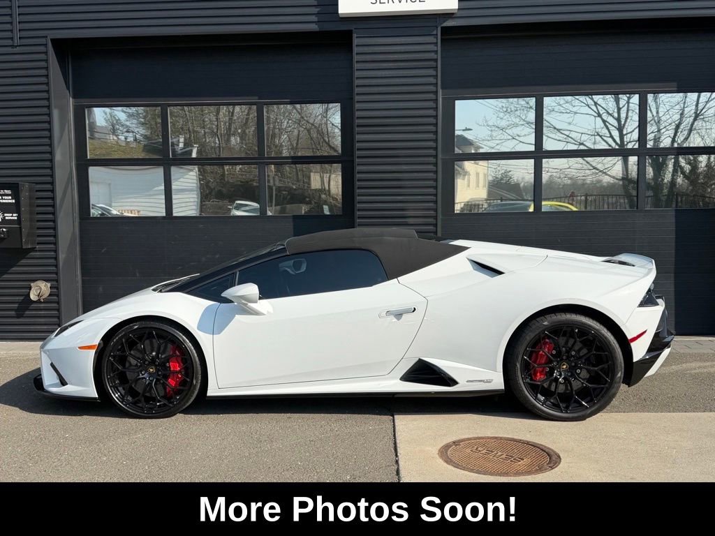 Used 2023 Lamborghini Huracan EVO image 2