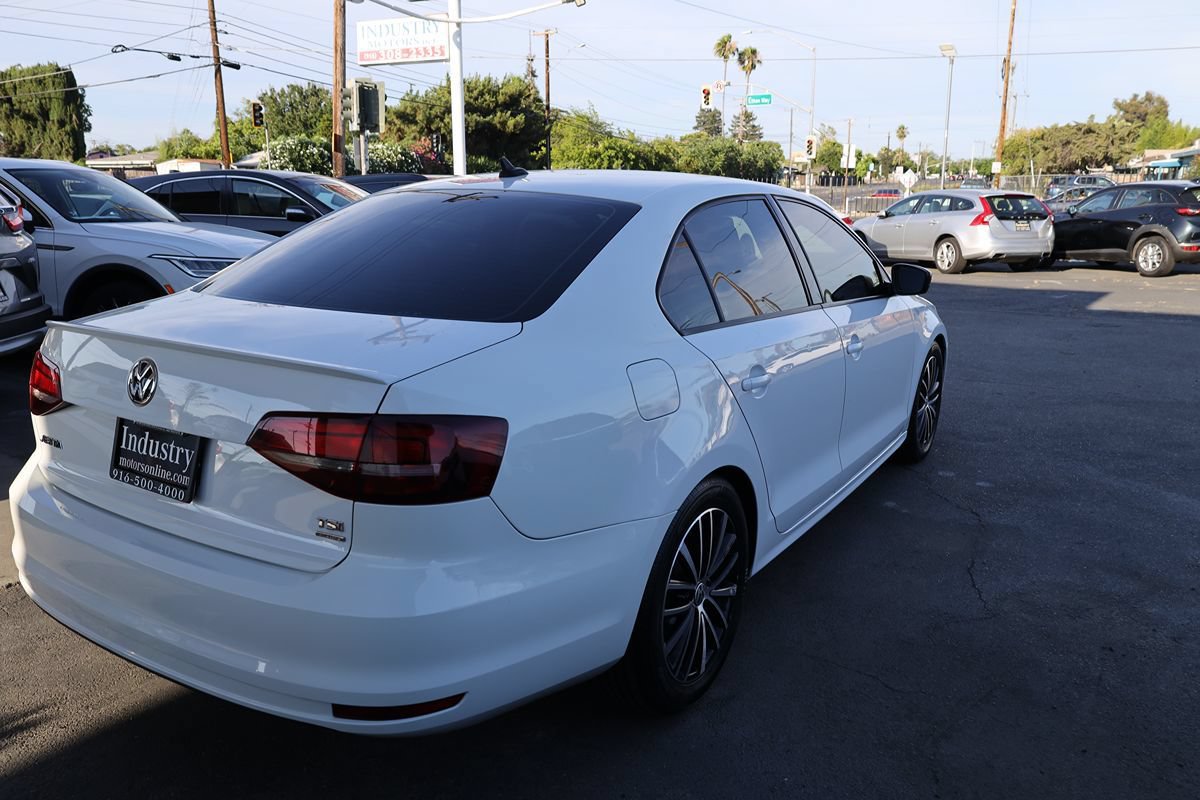 Used 2016 Volkswagen Jetta Sport FWD image 3