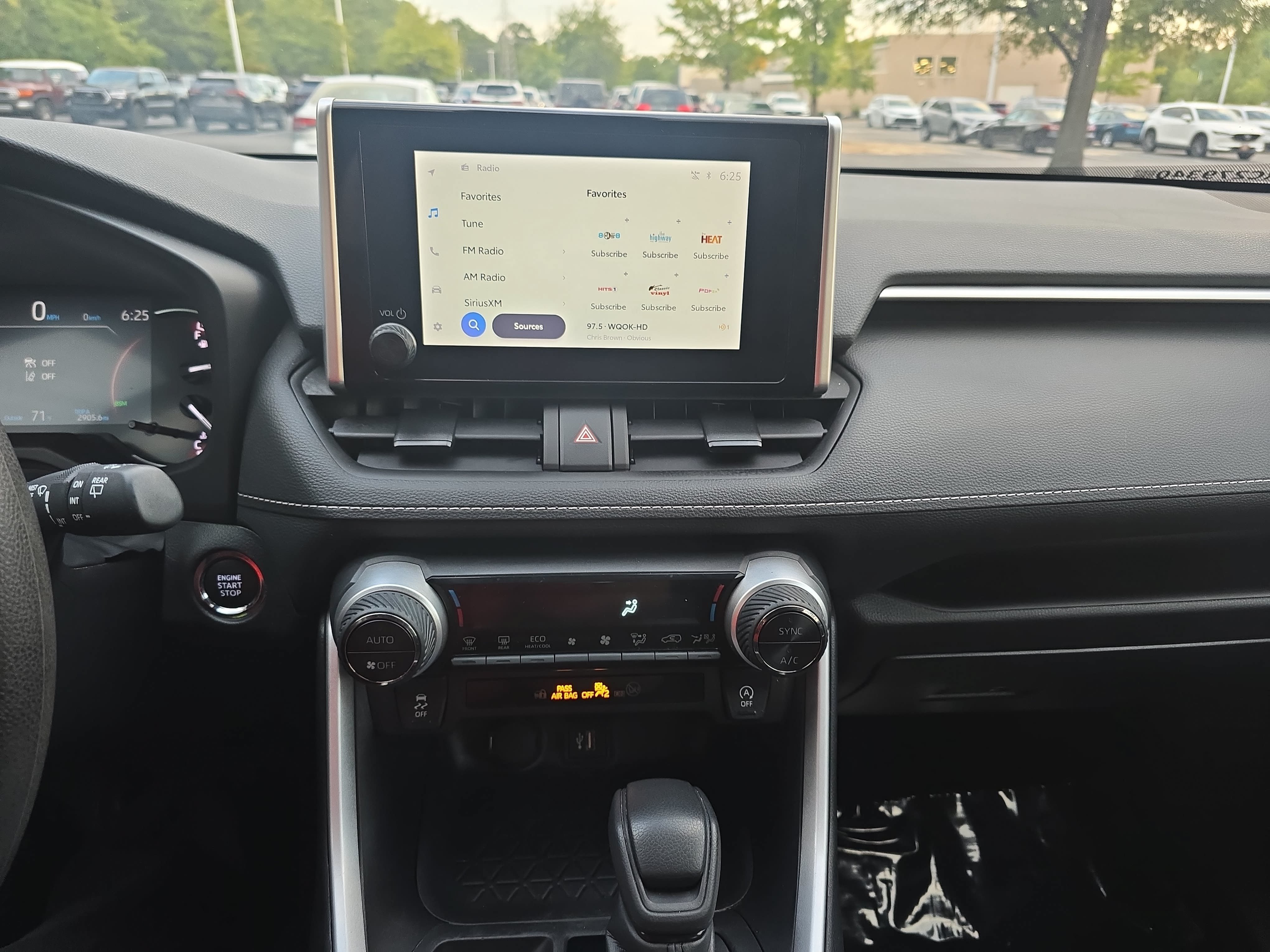 Used 2024 Toyota RAV4 XLE FWD image 20