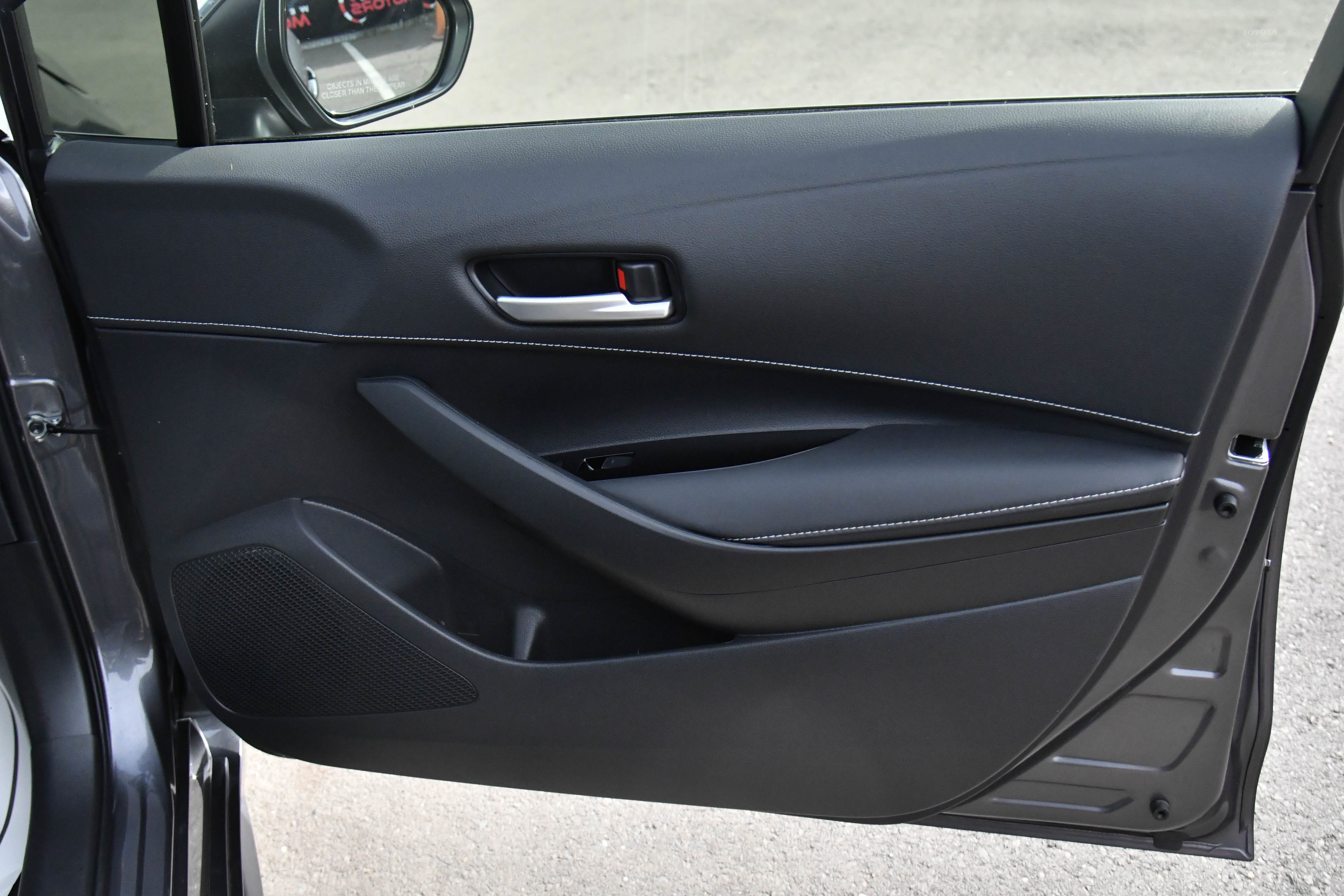 Used 2024 Toyota Corolla SE w/ SE Package image 45