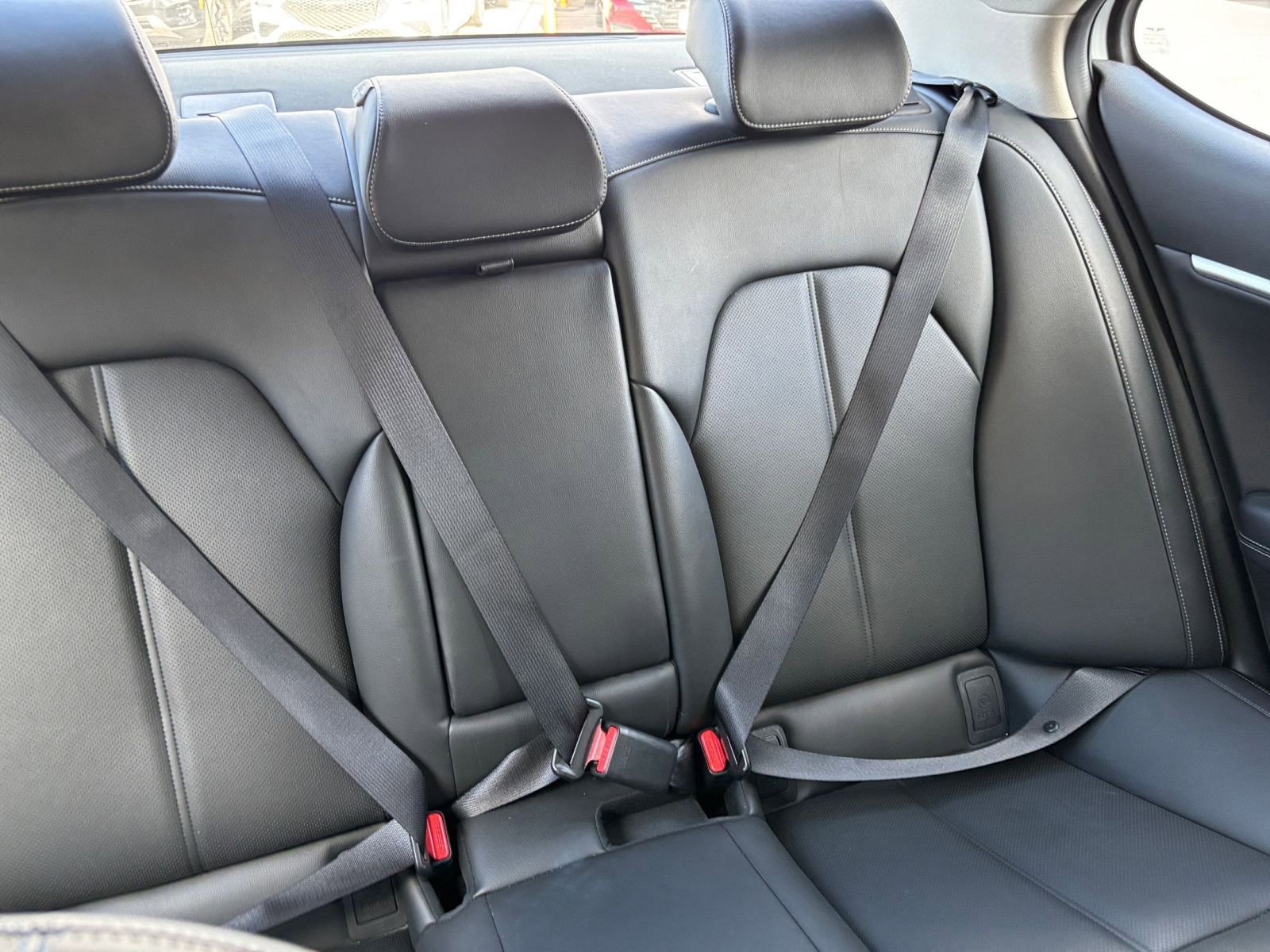 Used 2025 Genesis G70 2.5T image 40