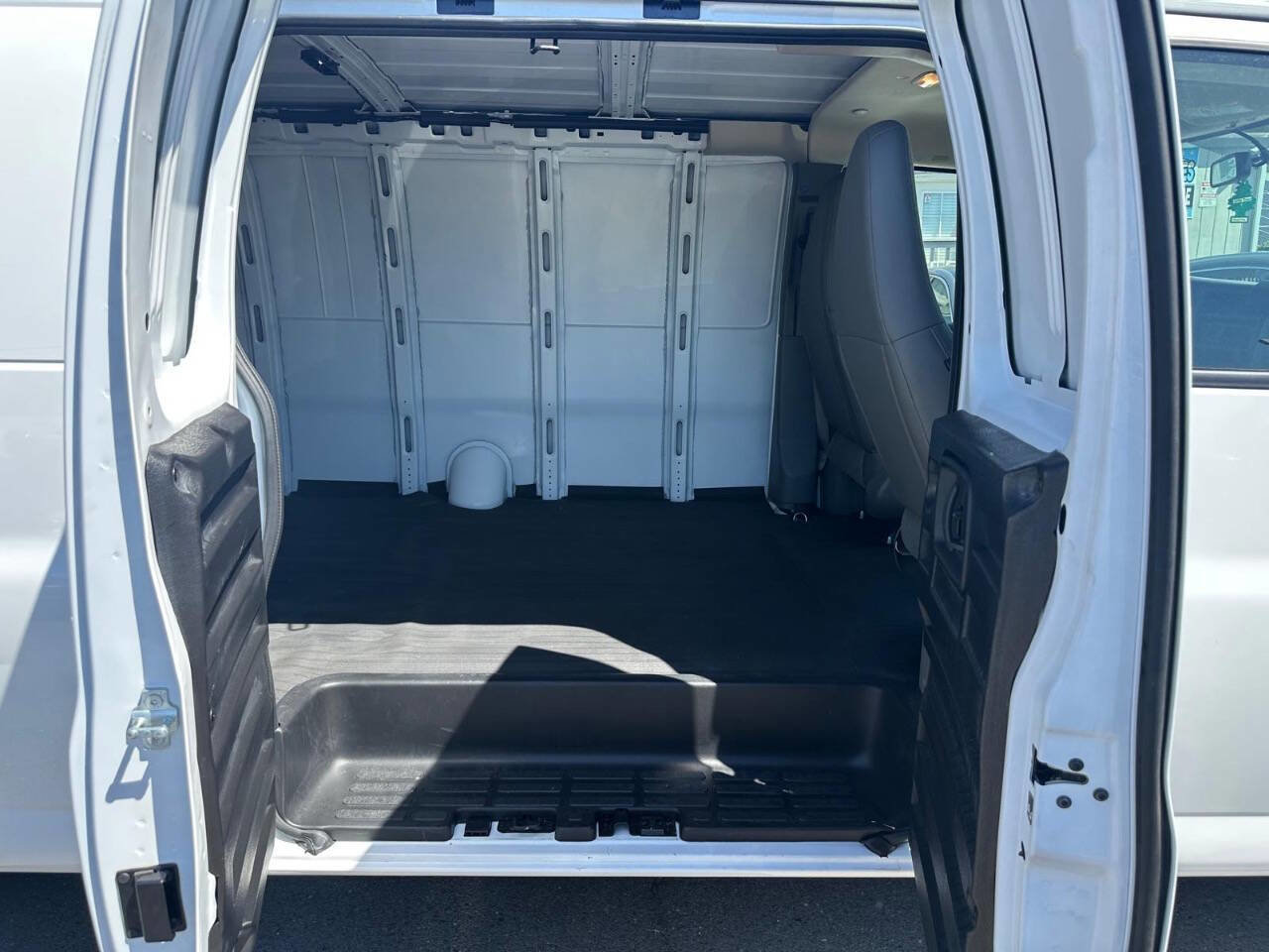 Used 2019 GMC Savana 3500 Extended w/ Driver Convenience Package RWD image 12