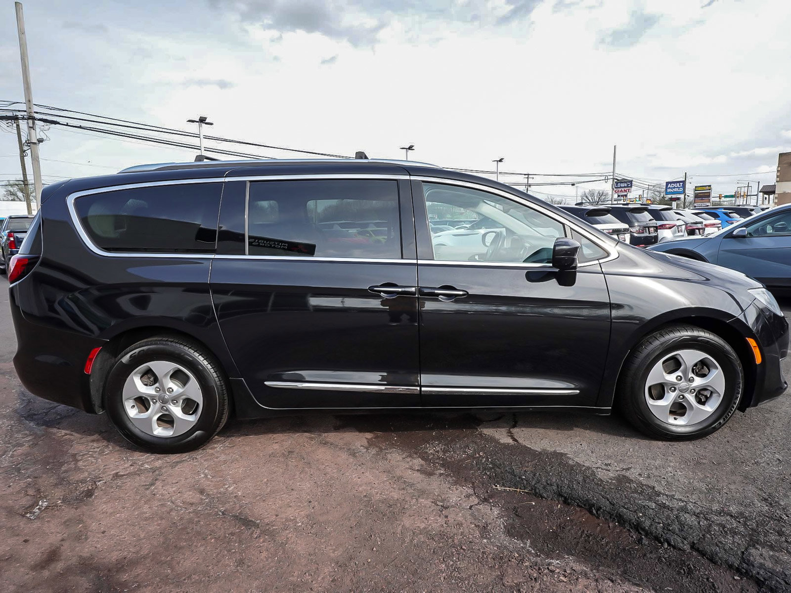 Used 2017 Chrysler Pacifica Touring-L Plus FWD image 53