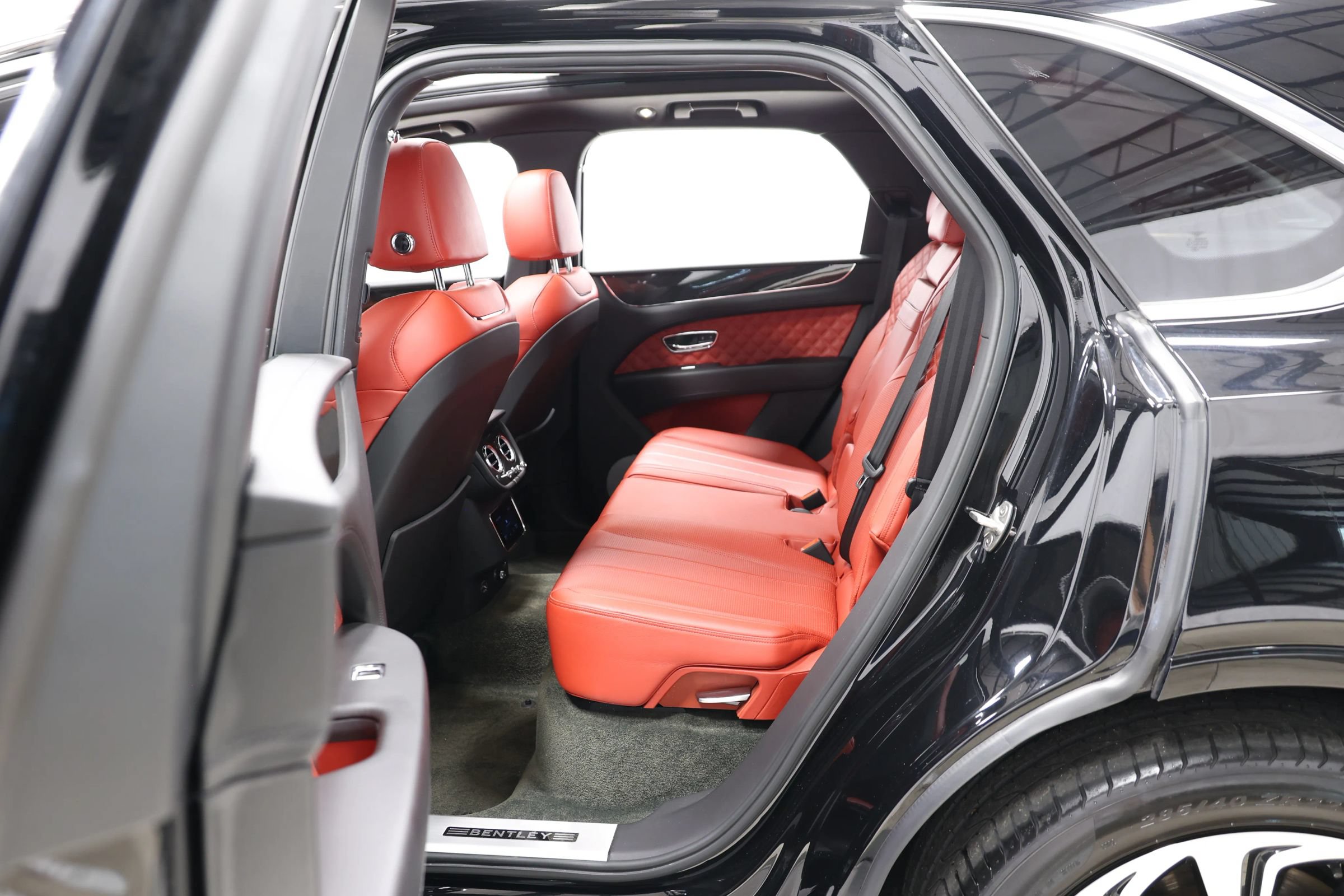 Used 2022 Bentley Bentayga AWD/4WD image 57