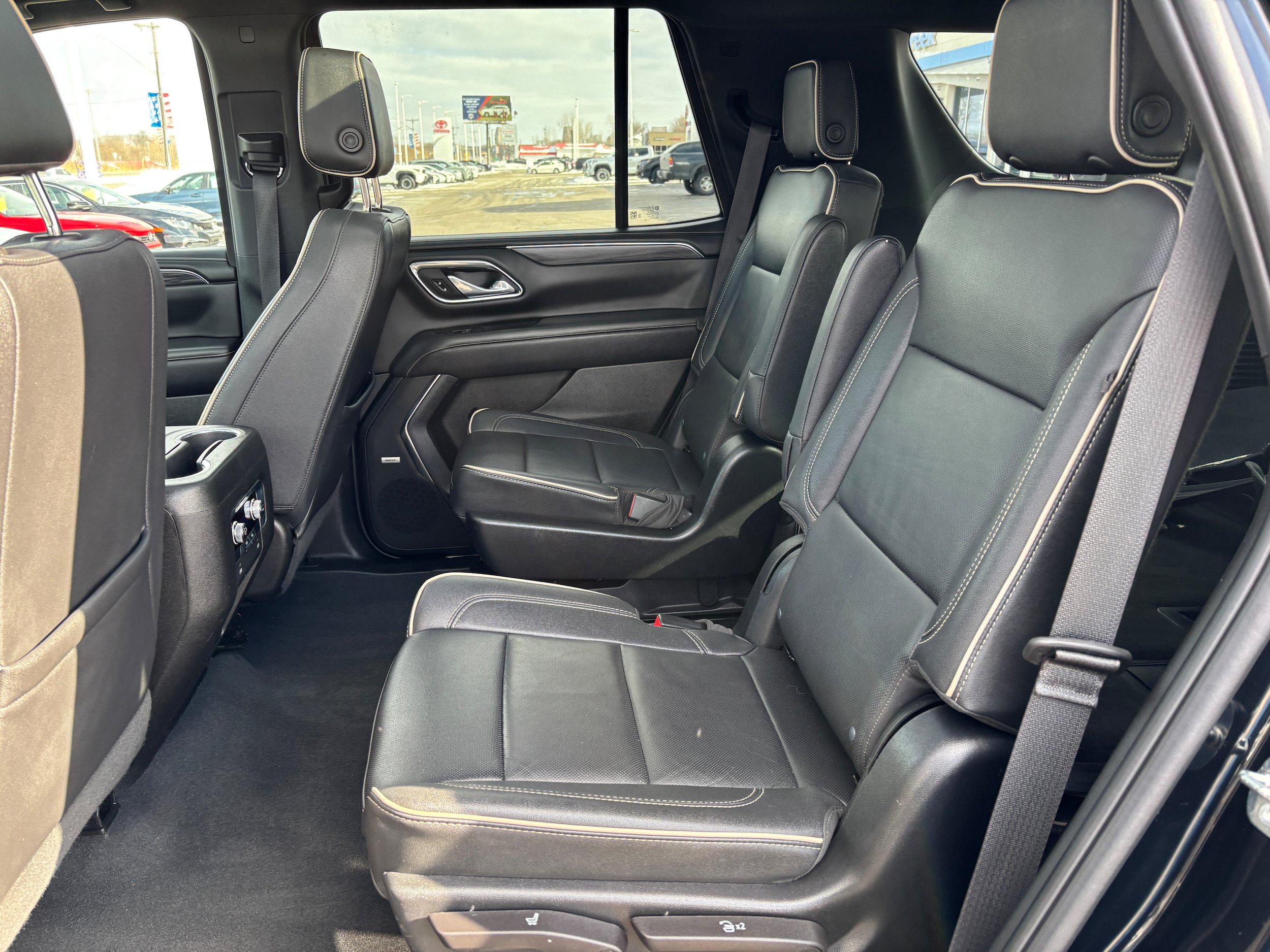 Used 2023 GMC Yukon SLT w/ Max Trailering Package AWD/4WD image 11