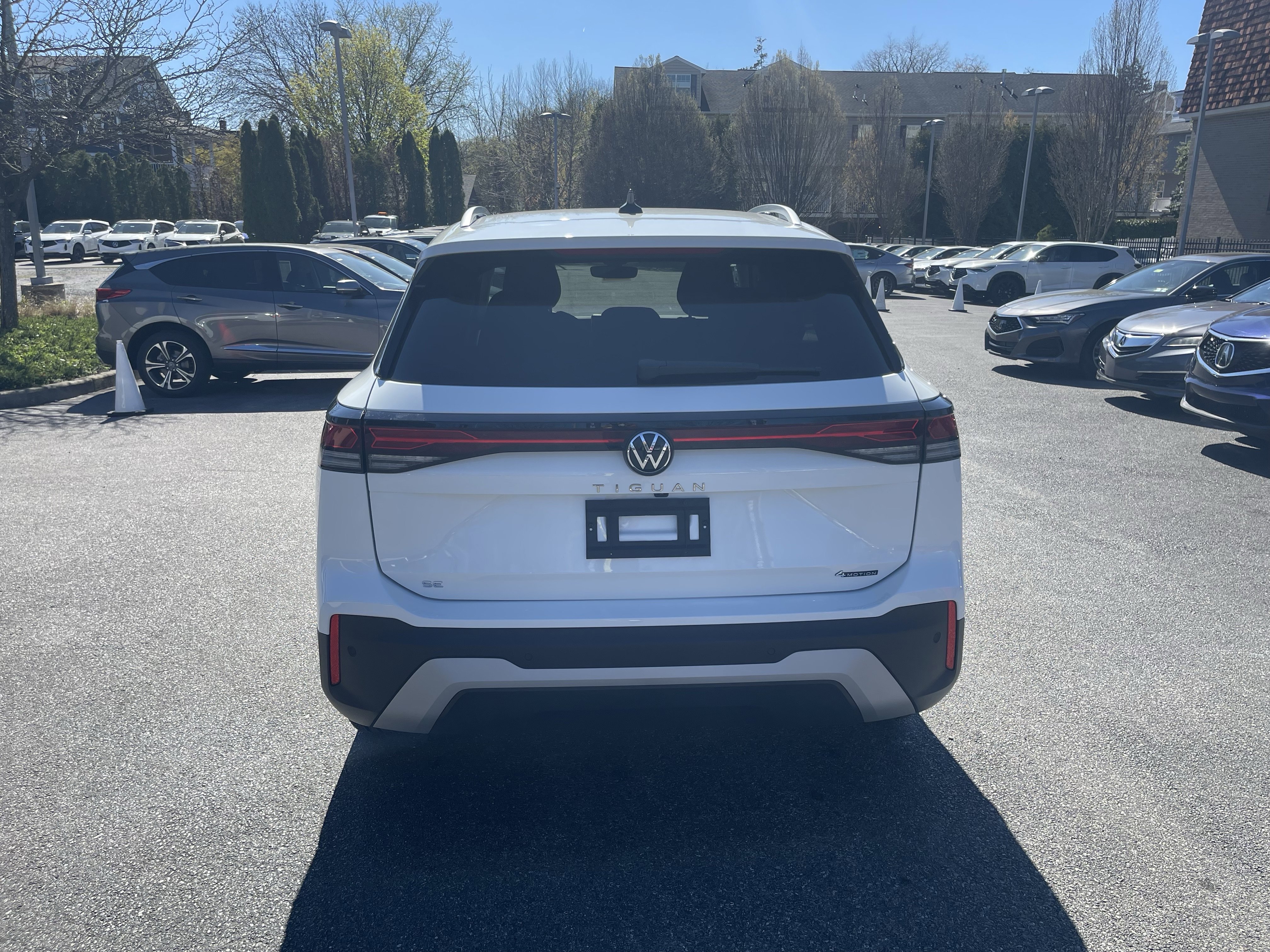 Used 2025 Volkswagen Tiguan SE image 6