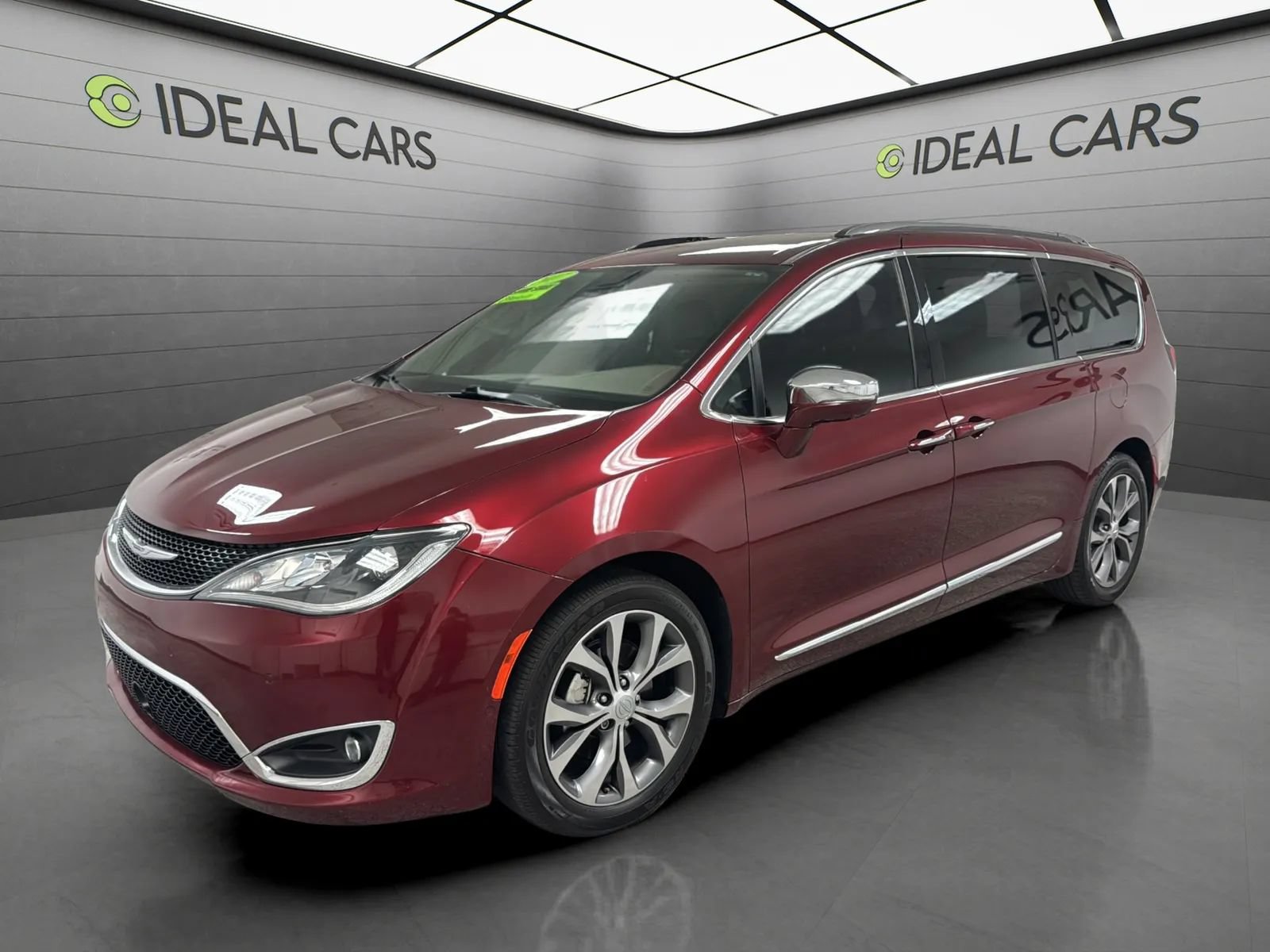 Used 2017 Chrysler Pacifica Limited FWD image 1