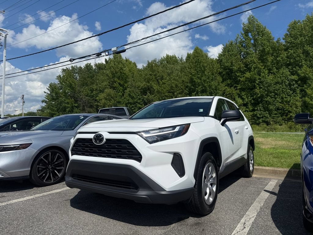 Used 2025 Toyota RAV4 LE AWD/4WD image 32