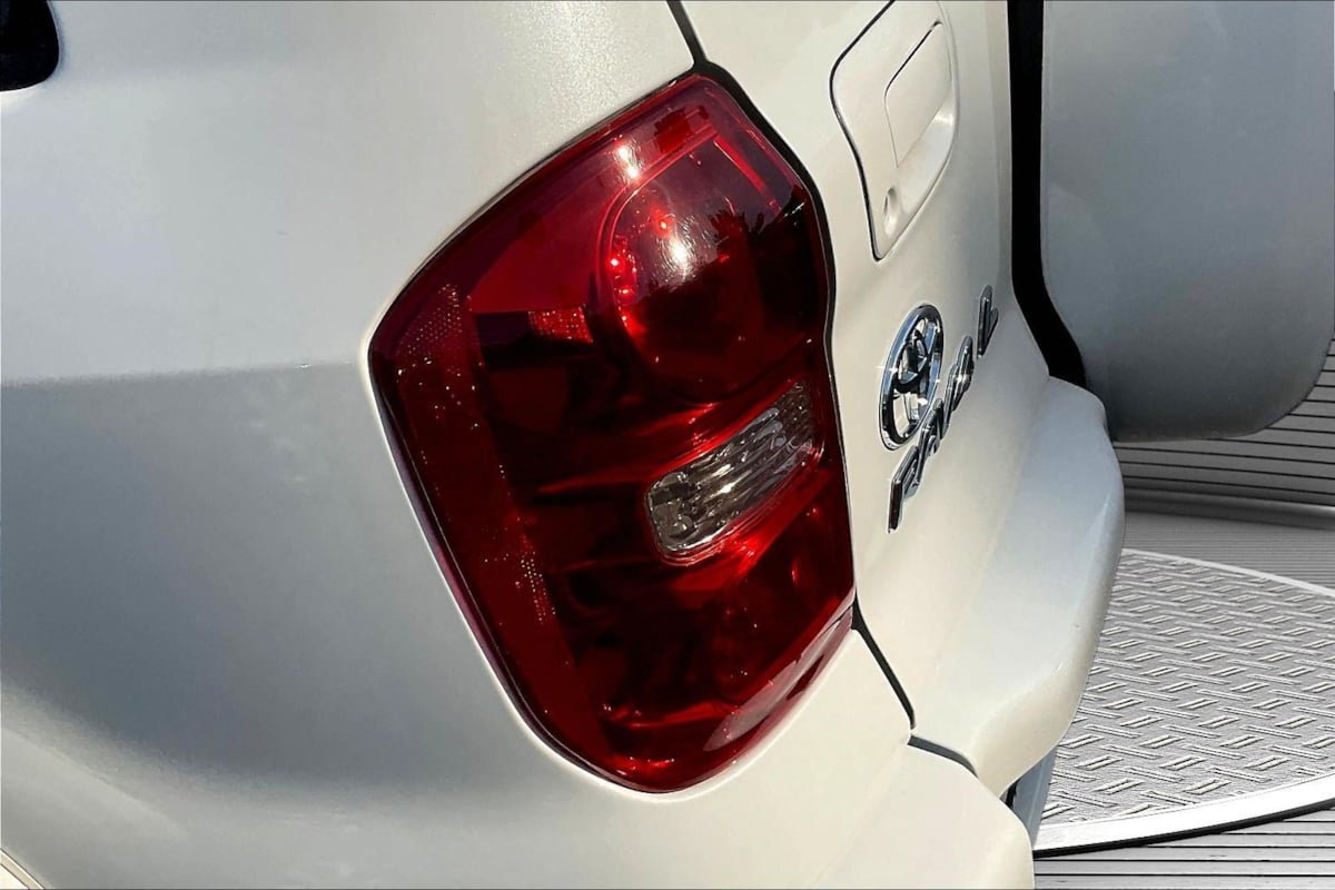 Used 2004 Toyota RAV4 4WD image 22