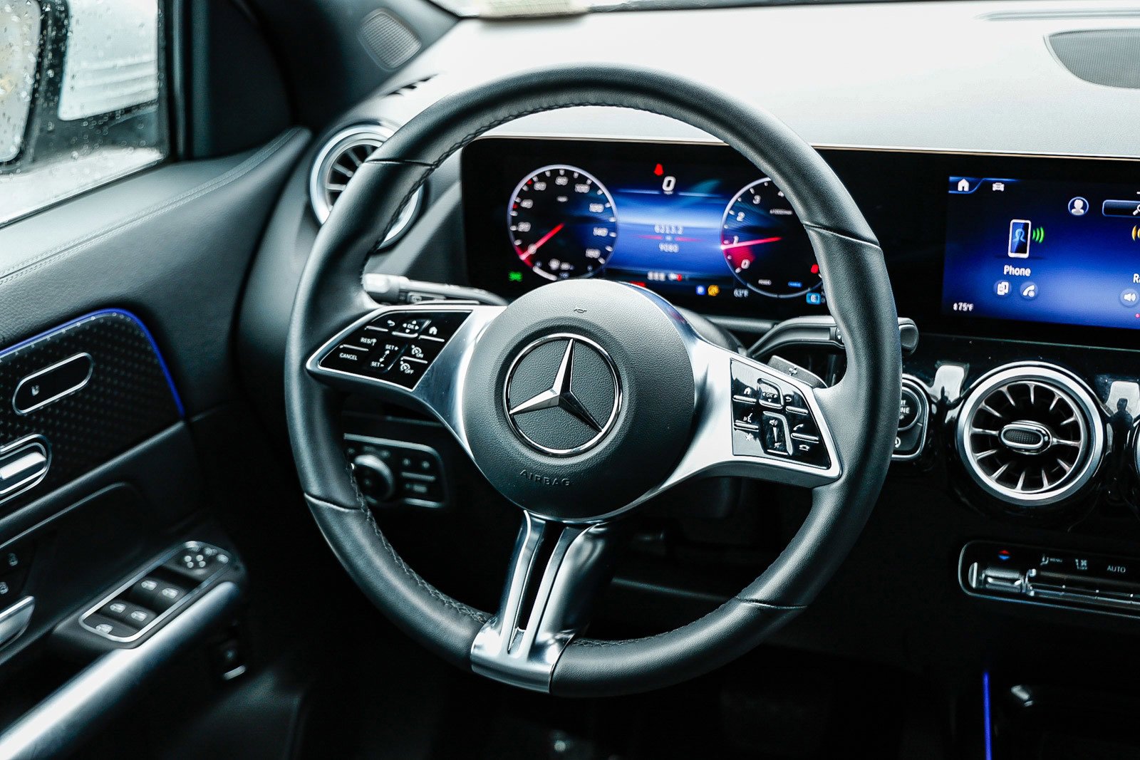 Used 2025 Mercedes-Benz GLA 250 4MATIC image 13