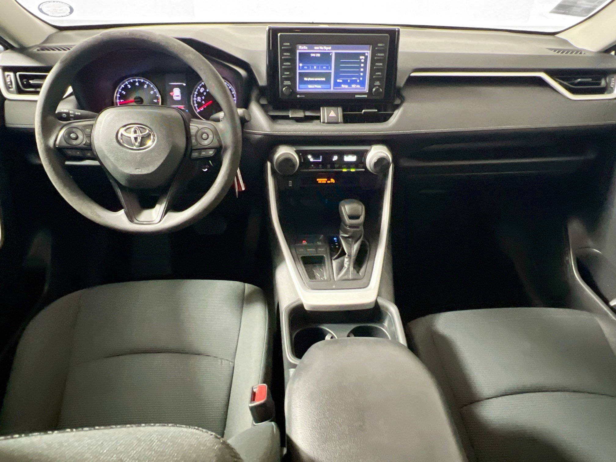 Used 2020 Toyota RAV4 LE image 29